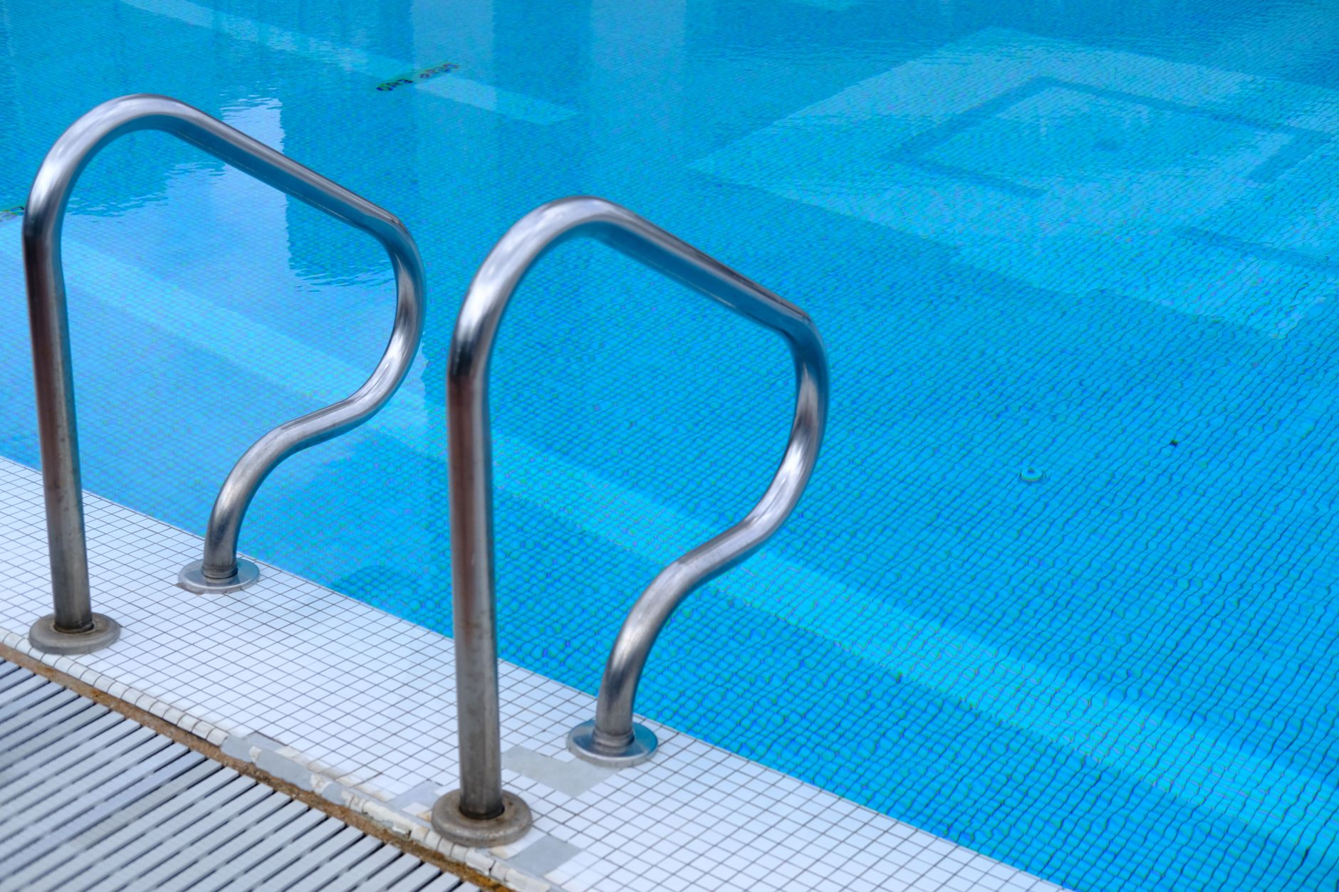 Algae Treatment — Sapphire Pools